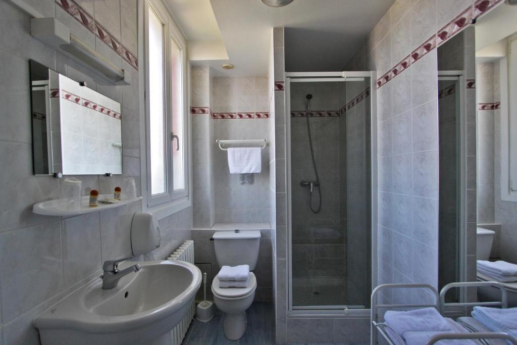 Hotel De La Plage Ouistreham Room photo